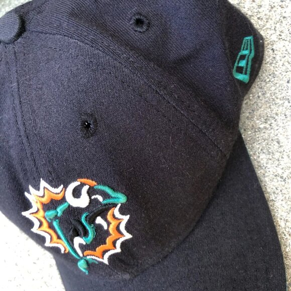 Vintage NEW ERA Miami Dolphins Fitted Hat Men's L/XL Black NFL Black Cap - Picture 3 of 6